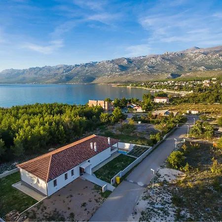 Villa Villa More