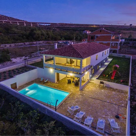 Villa More