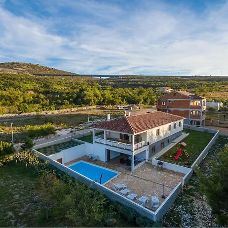 Villa More *