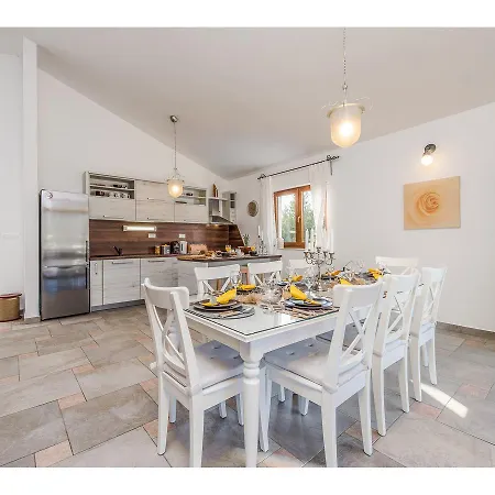 Vila Villa More