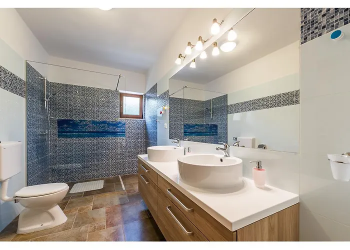 Villa More וילה *