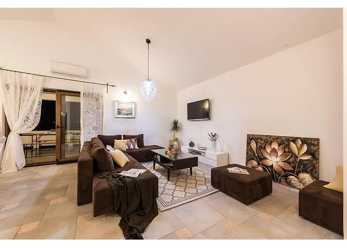 וילה Villa More *